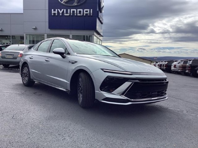 An image of 2026 Hyundai Sonata Hybrid