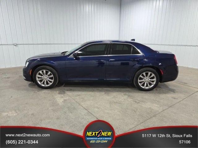 An image of 2016 Chrysler 300-Series