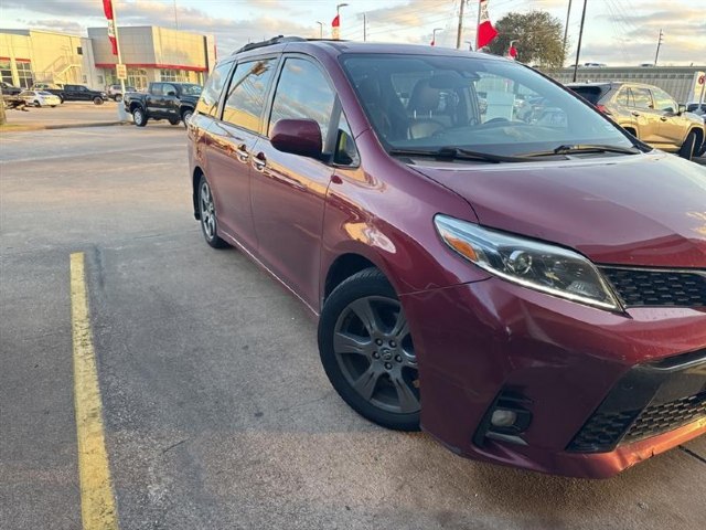 An image of 2019 Toyota Sienna